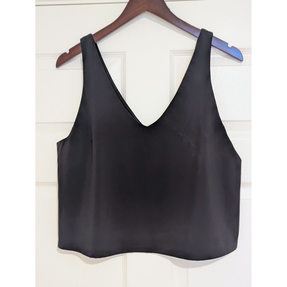 Vuori Villa Cropped Tank Top Black Size Medium VW1214 V Neck Lightweight - Picture 2 of 8